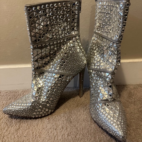 Steve Madden | Silver Studded Rhinestone Ankle Boots back zip up - 8 - Picture 1 of 3